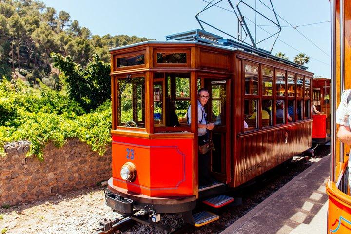 Mallorca: Exclusive Soller Train and Tram Half-Day Tour