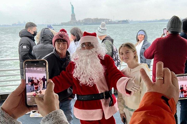 NYC自由の女神とサンタクロースのホリデークルーズ