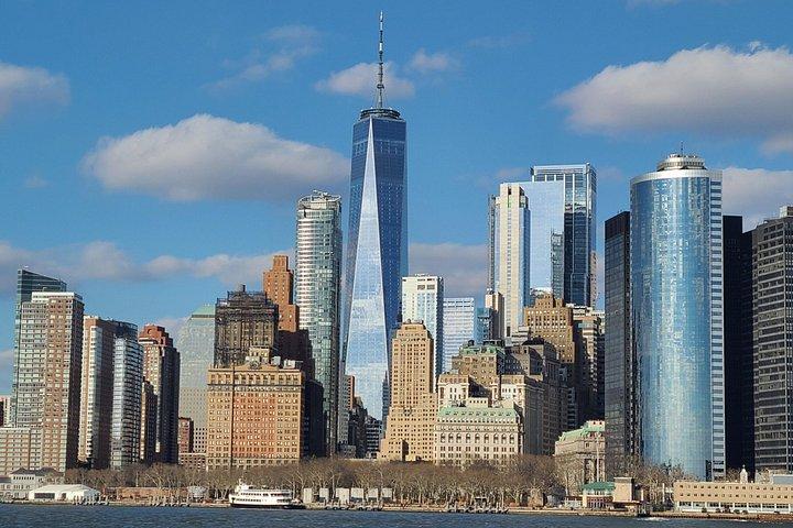 NYC自由の女神とサンタクロースのホリデークルーズ