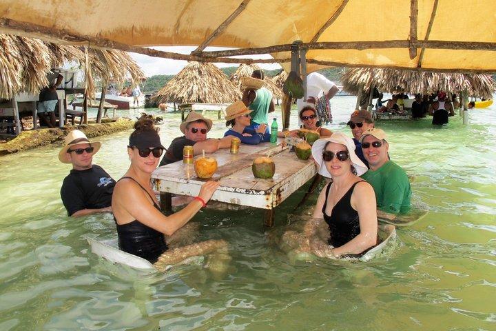 Adult Party Boat til Mangata Beach Club og Cholon 22 personer