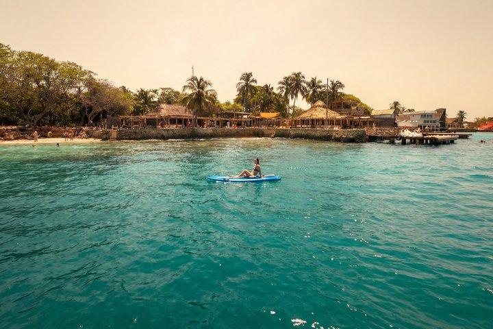 Adult Party Boat til Mangata Beach Club og Cholon 22 personer