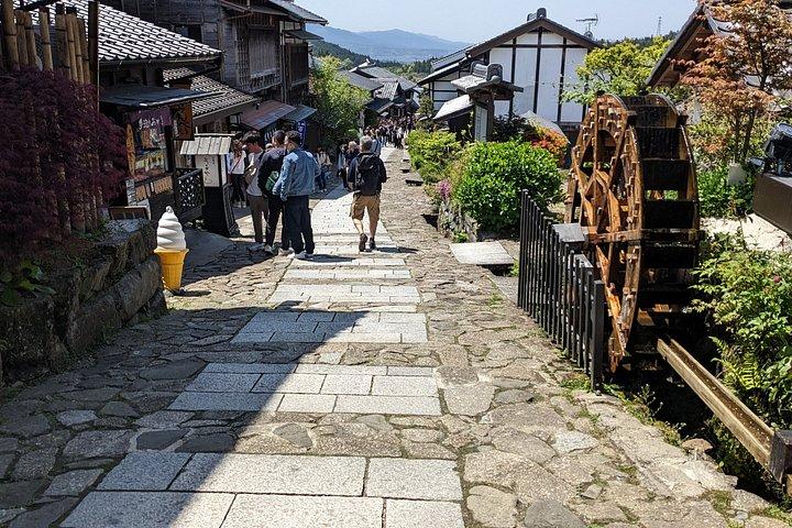 名古屋発馬籠から妻籠へのハイキングツアー