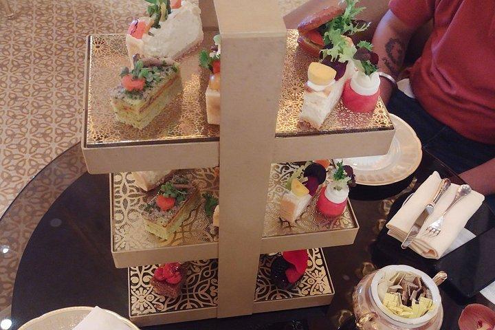 ドバイの文化ガイドで地元のストリートフレーバーを味わう