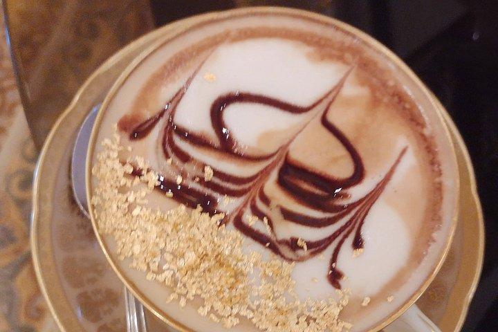 ドバイの文化ガイドで地元のストリートフレーバーを味わう