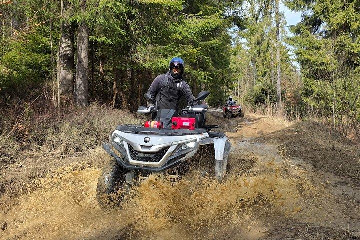 ザコパネからタトラマウンテンズスノーモービルまたはクワッドアドベンチャー