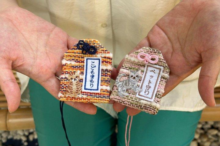 浅草でペットや家族に日本語のお守りを