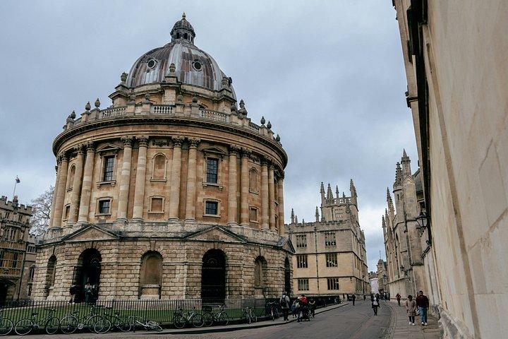 ロンドン発、イタリア人ガイド付きコッツウォルズとオックスフォードツアー