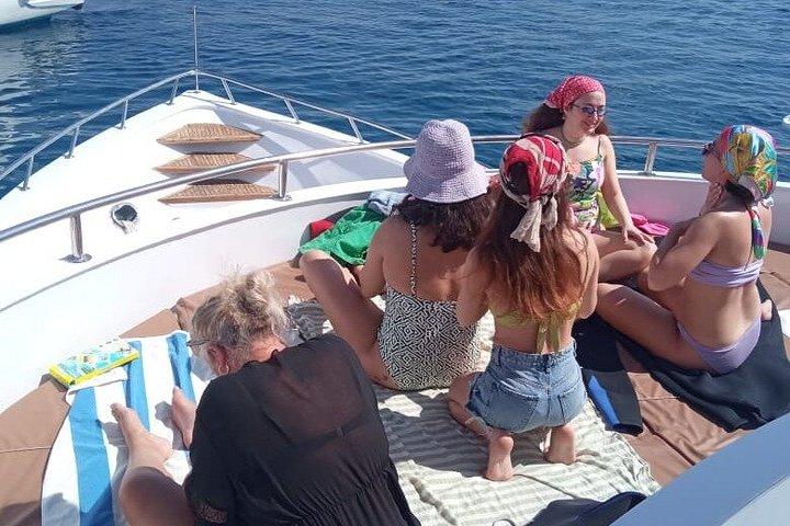シャームからラス・モハメド＆ホワイト島へのVIPヨット体験