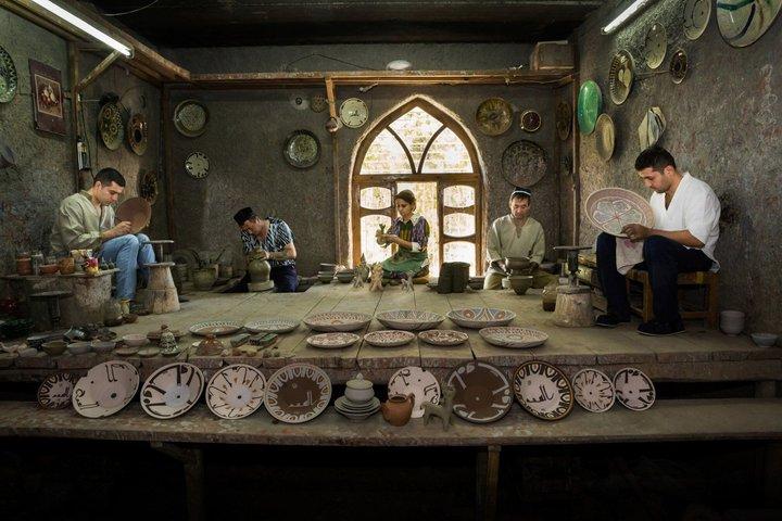 Private Buchara-Samarkand Transfer über Gijduvan Museum of Ceramic