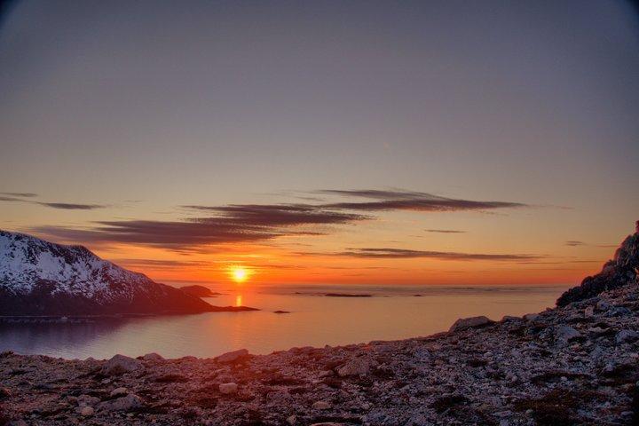 日帰りツアー_オーロラツアー-TROMSO-LYNGENアルプス、湖、フィヨルド、自然