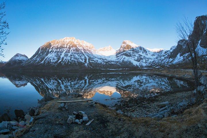 日帰りツアー_オーロラツアー-TROMSO-LYNGENアルプス、湖、フィヨルド、自然
