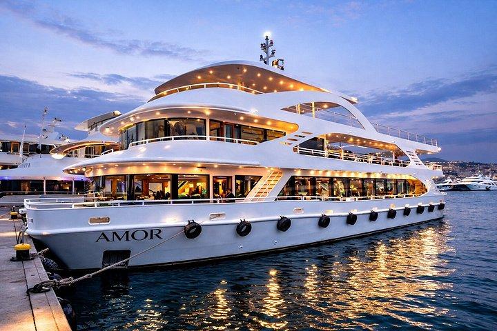 Bosphorus middagskryssning och turkisk nattshow (all inclusive)