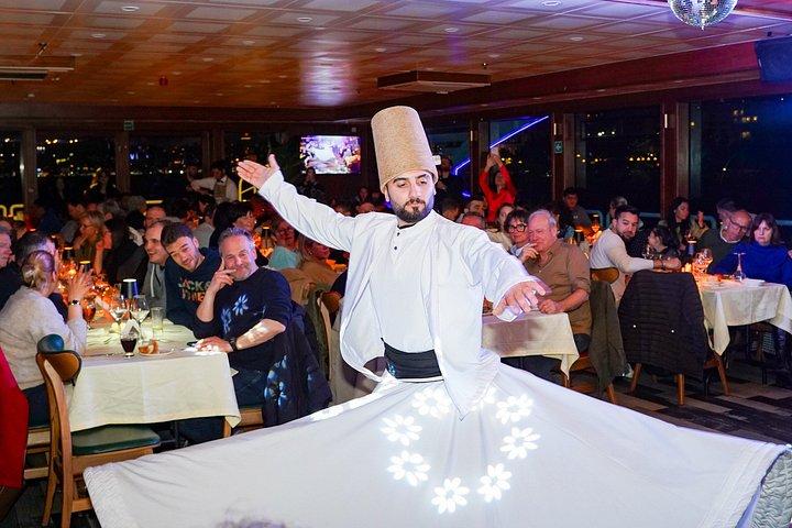 Bosphorus middagskryssning och turkisk nattshow (all inclusive)