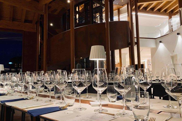 Montepulciano : ワインセラーツアー、ワインテイスティング&ランチ