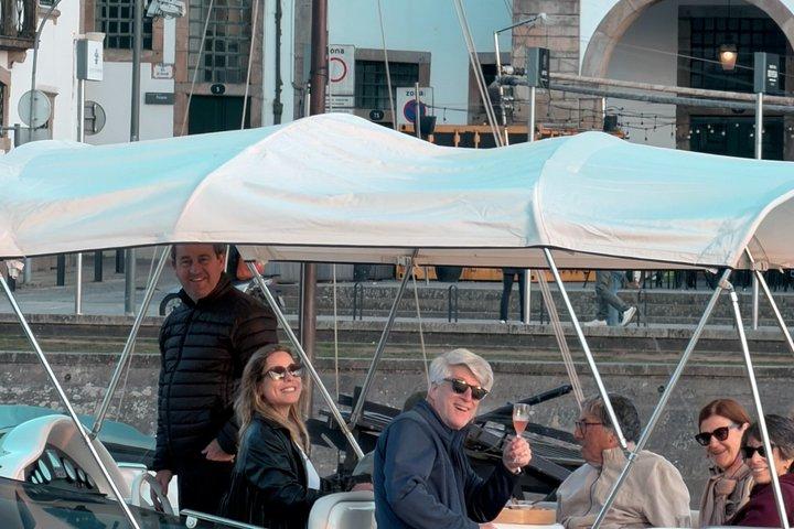 Port : Luxury Yacht Cruise with wine, snacks & 7 bridges