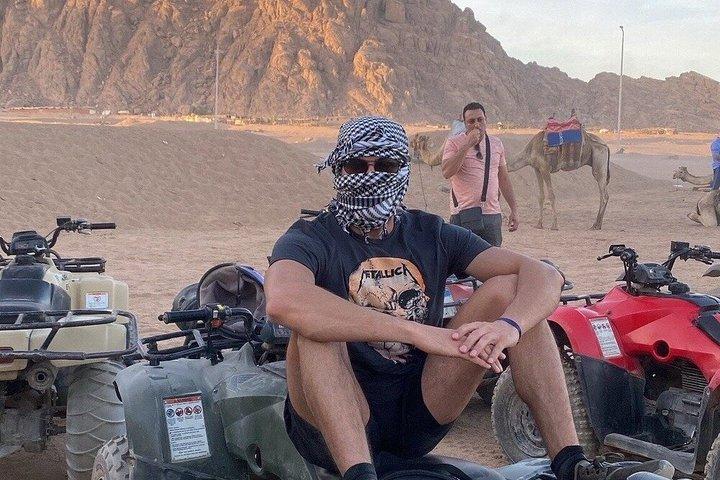 Avventura nel deserto di Sharm: giro in quad e cammello con notte beduina