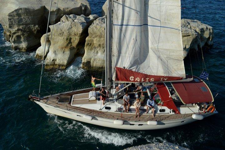 Milos e Polyaigos Cruzeiro de Barco com Almoço e Bebidas