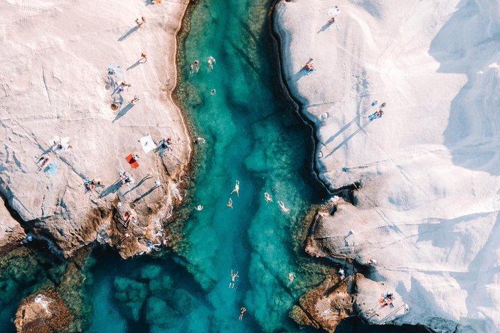 Milos e Polyaigos Cruzeiro de Barco com Almoço e Bebidas