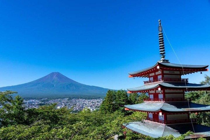 富士山日帰りツアー : 富士山5合目、新倉山＆押野八海。