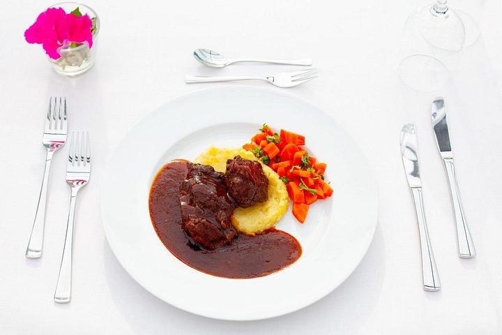 Berlin Capital 4-Course Sunset Dinner Cruise Including Drinks