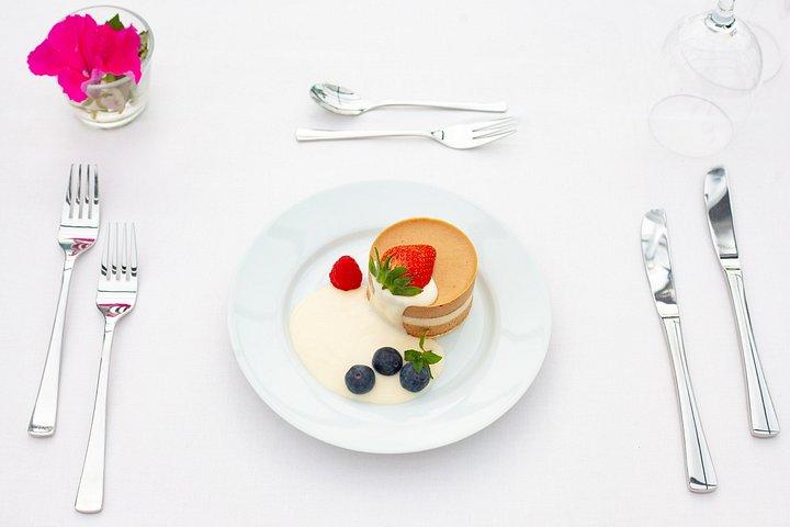Berlin Capital 4-Course Sunset Dinner Cruise Including Drinks