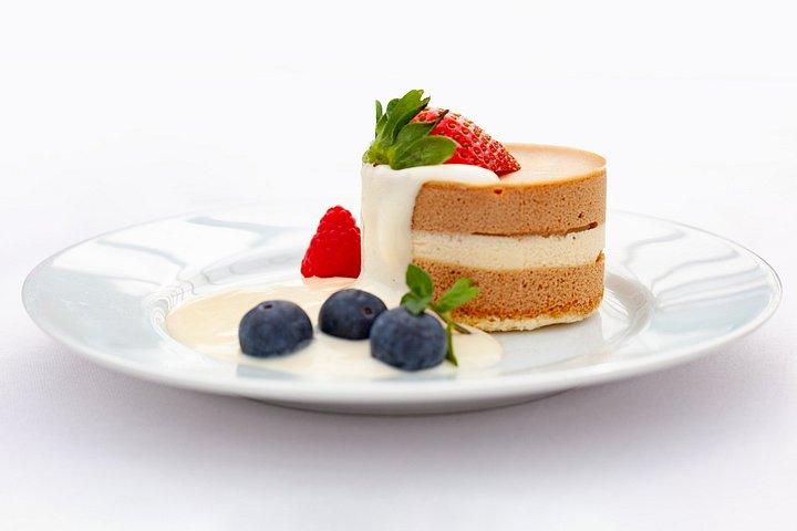 Berlin Capital 4-Course Sunset Dinner Cruise Including Drinks