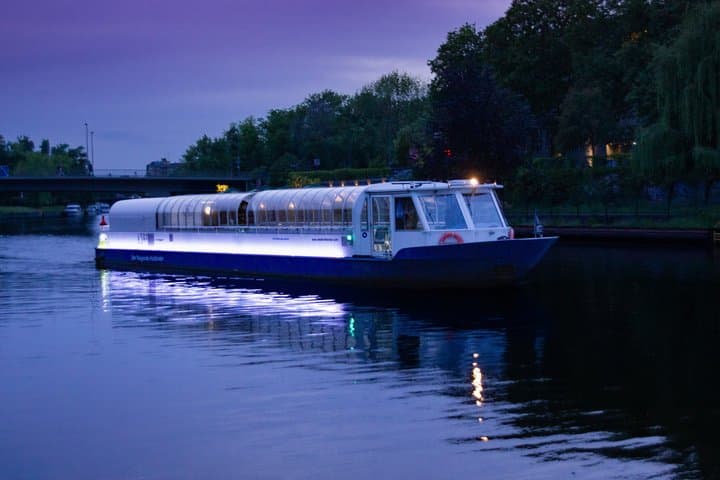 Berlin Capital 4-Course Sunset Dinner Cruise Including Drinks