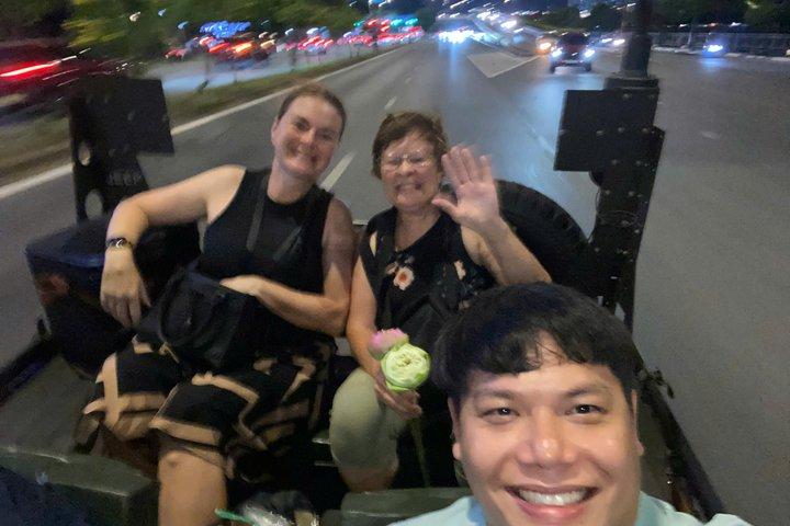 サイゴン屋台ストリートフードツアー：夜のUS軍ジープかスクーターか