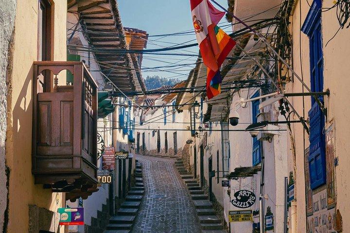 Tour privado nocturno por Cusco con degustación de pisco y clases prácticas