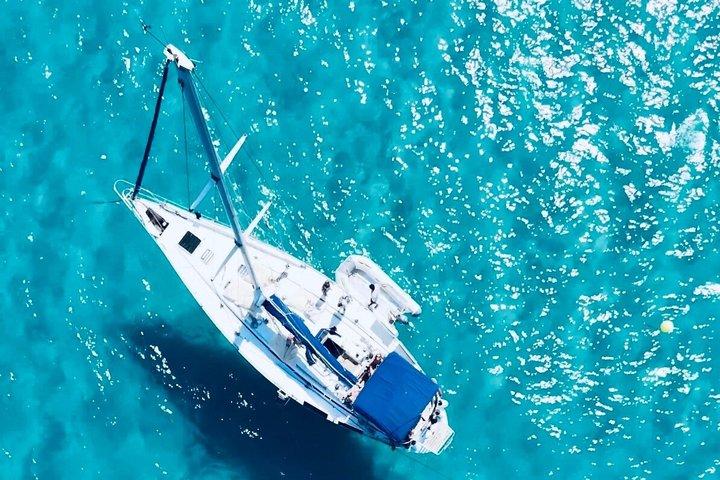 Formentera liten gruppdagstur med segelbåt från Ibiza