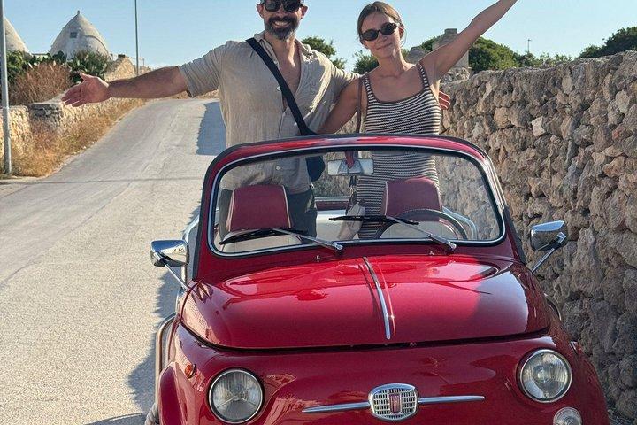 フィアット 500 スピアッジーナに乗ってポリニャーノ海岸をツアー