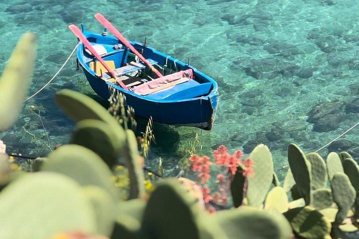 フィアット 500 スピアッジーナに乗ってポリニャーノ海岸をツアー
