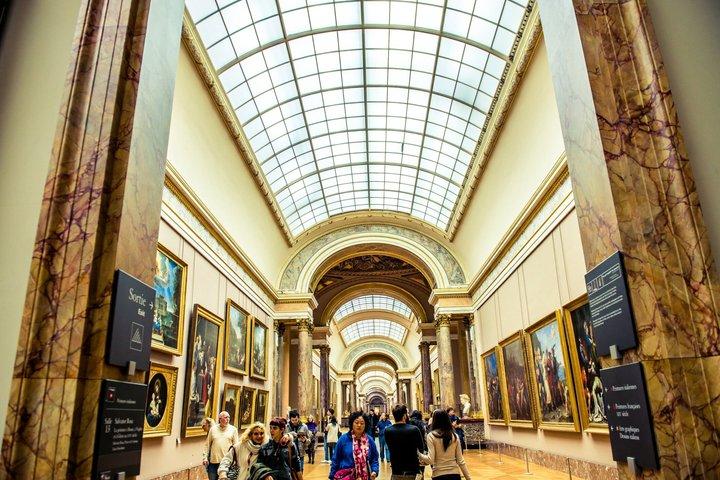 París : Visita guiada al exterior del Louvre con entrada programada