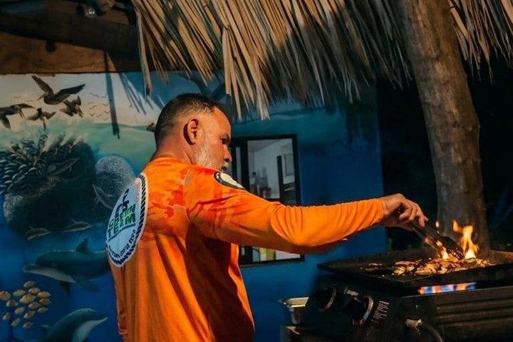 プンタレナス生物発光ツアーサンセットビーチクラブとBbqディナー