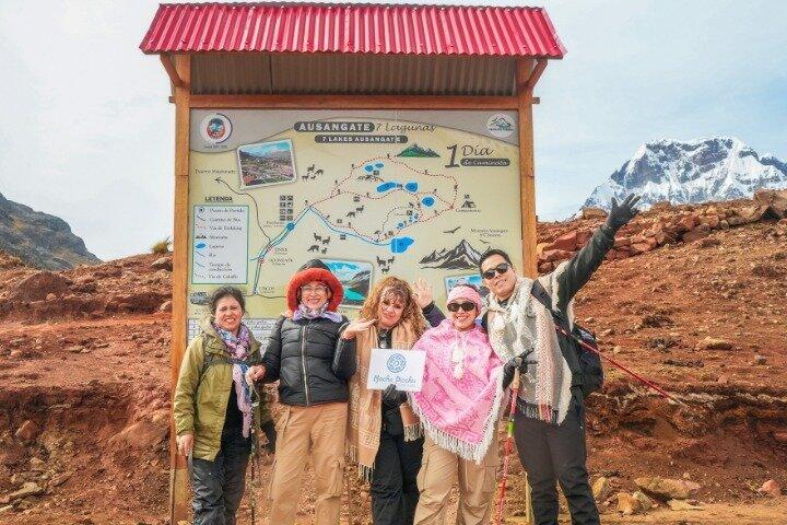 Excursão Ausangate 7 Lakes a partir de Cusco com café da manhã e almoço