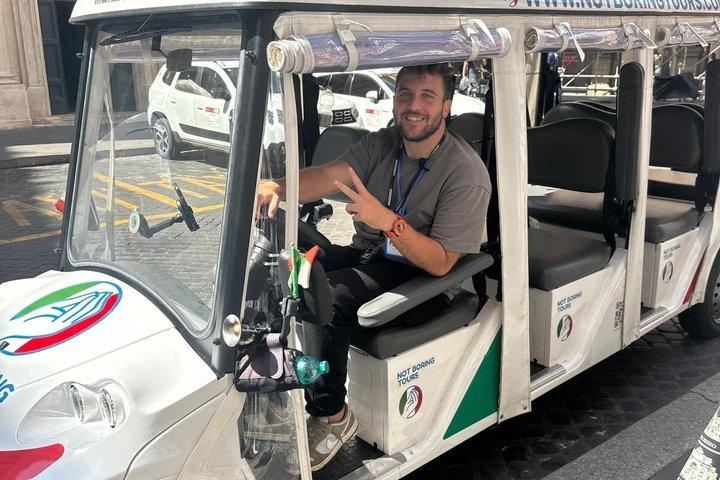 Divertente tour in golf cart con musica e gelato a Roma