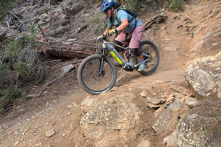 プライベート マウンテン バイク、アテネのイミトス山のトレイル ライド ツアー。