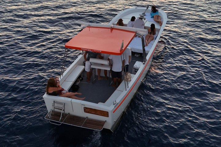 Half-Day Boat Tour Full Island Circle and Multilingual Guide