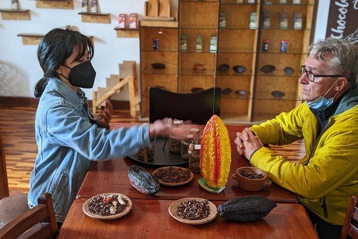 ベストキト日帰りツアー-赤道、エンパナーダス、旧市街
