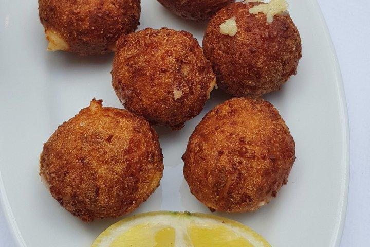アテネの少人数制ギリシャ伝統料理ツアー 26品＋試食