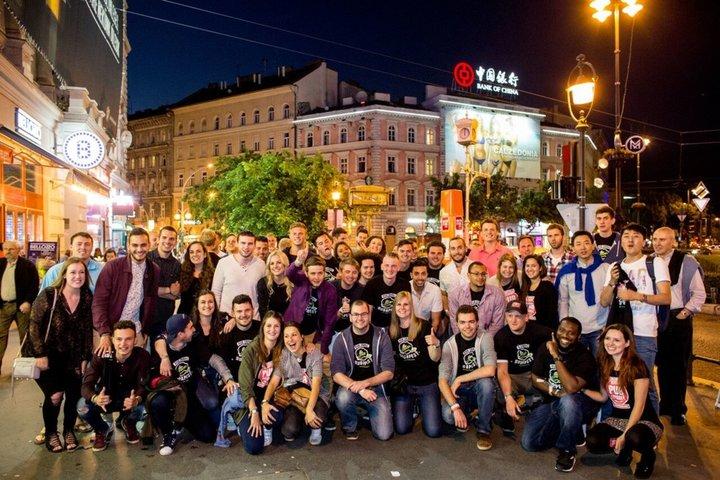 Passeio por pubs nas ruínas originais de Budapeste incluindo 5 doses