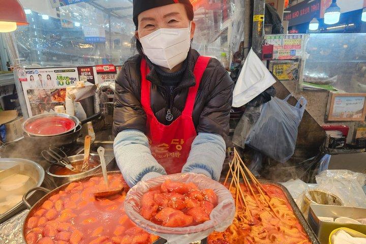 Tour gastronomico delle cene di Seoul con 12 + degustazioni