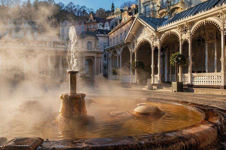 プライベートカルロヴィ・ヴァリプラハからの日帰り旅行（ローカルドライバーガイド付き）