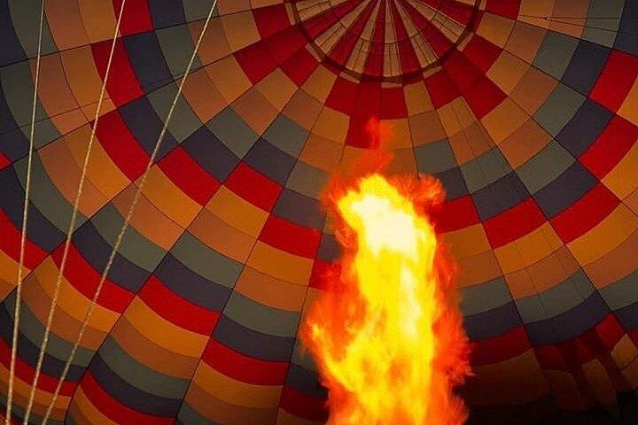 Hot Air Balloon Flight & Cave Breakfast in Teotihuacán