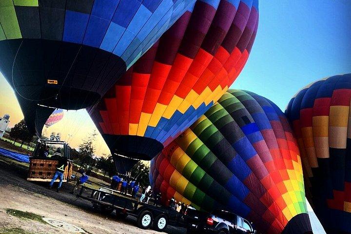 Hot Air Balloon Flight & Cave Breakfast in Teotihuacán