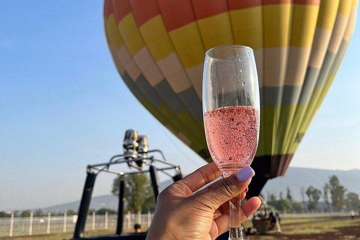 Hot Air Balloon Flight & Cave Breakfast in Teotihuacán