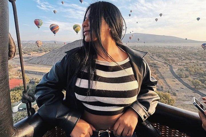 Hot Air Balloon Flight & Cave Breakfast in Teotihuacán