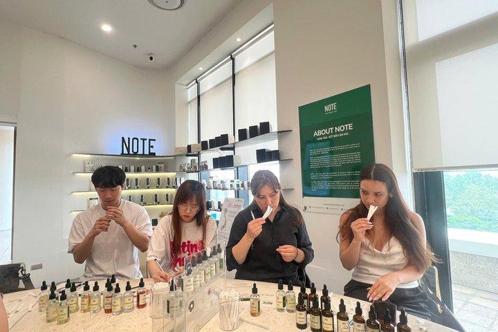 Note The Scent Lab Hanoiで香水作りワークショップ
