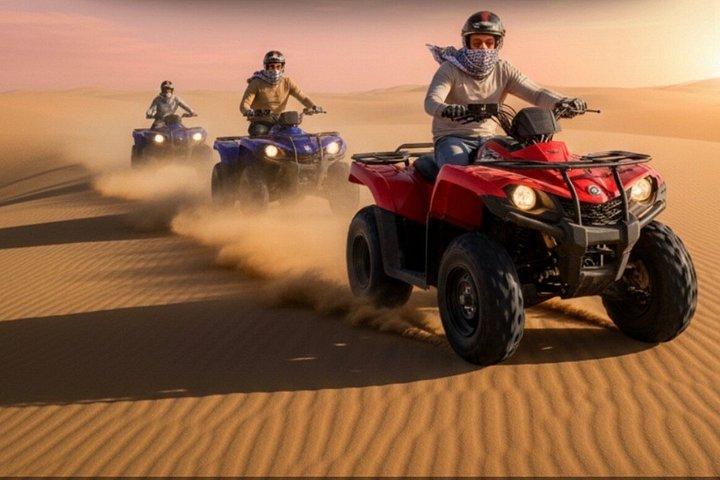 砂漠サファリクワッドバイクキャメルライドサンドボードと内海