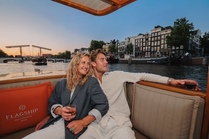 Amsterdam Classic Saloon Boat Canal Cruise with Live Guide